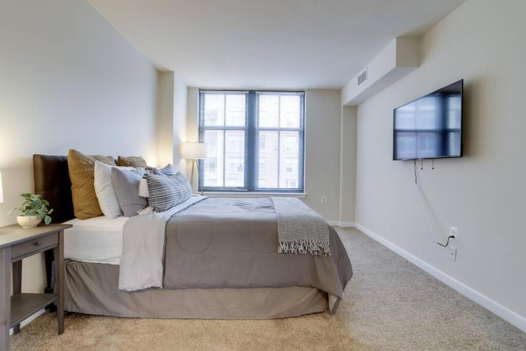 Fantastic 2 Bedroom Condo At Pentagon City Арлингтон Экстерьер фото