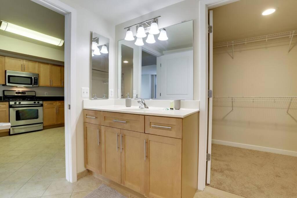 Fantastic 2 Bedroom Condo At Pentagon City Арлингтон Экстерьер фото